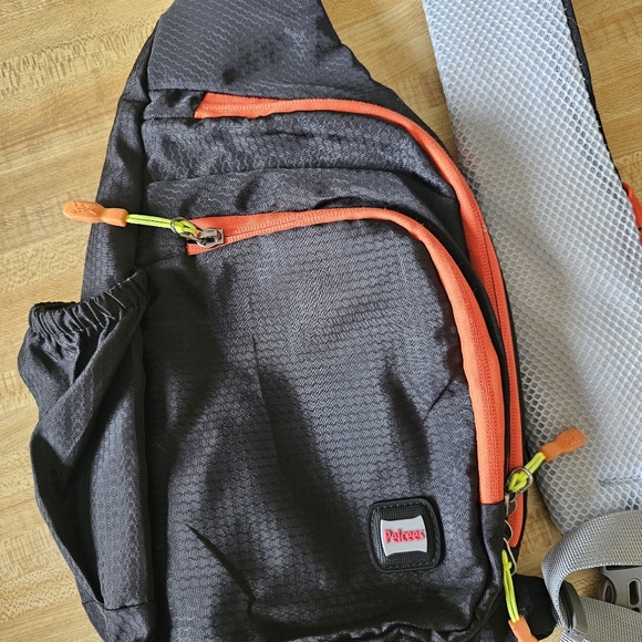 sling backpack - Picture 2 of 6